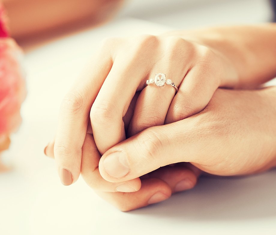 engagement ring couple
