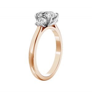 oval three stone ring with round diamonds 4