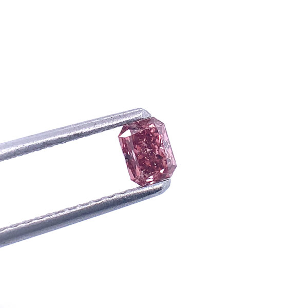 Radiant 0.61ct 3PR ARG 106341 tweezer