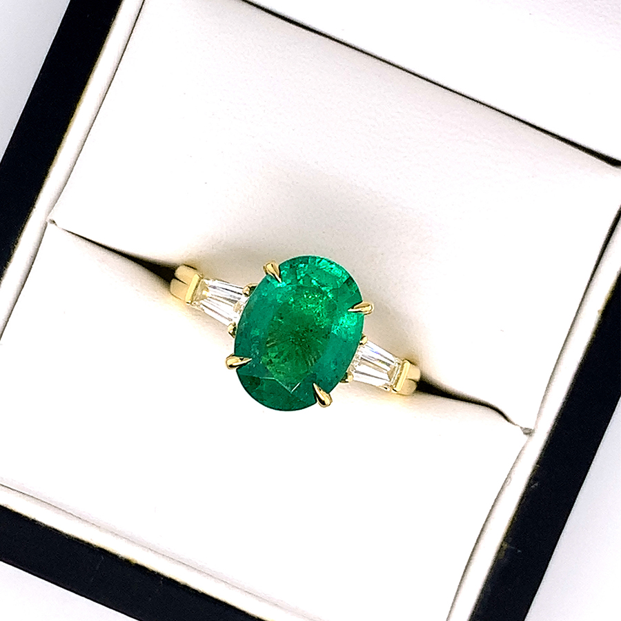 oval three stone emerald gemstone ring