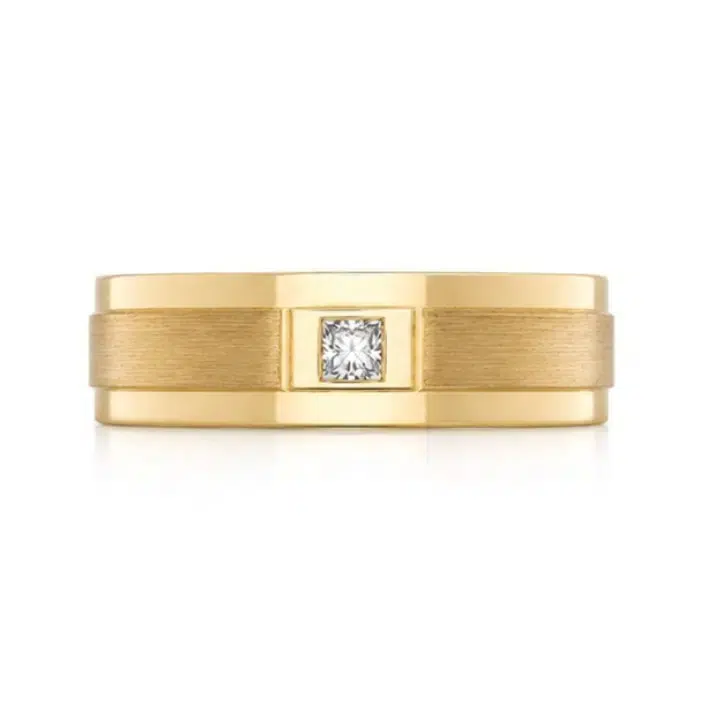 Yellow gold men's wedding band with square colourless diamond and matt finish – Waldemar Jewellers